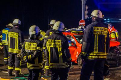 Ludwigsburg: Drei Schwerverletzte nach heftigem Verkehrsunfall an der Autobahnauffahrt